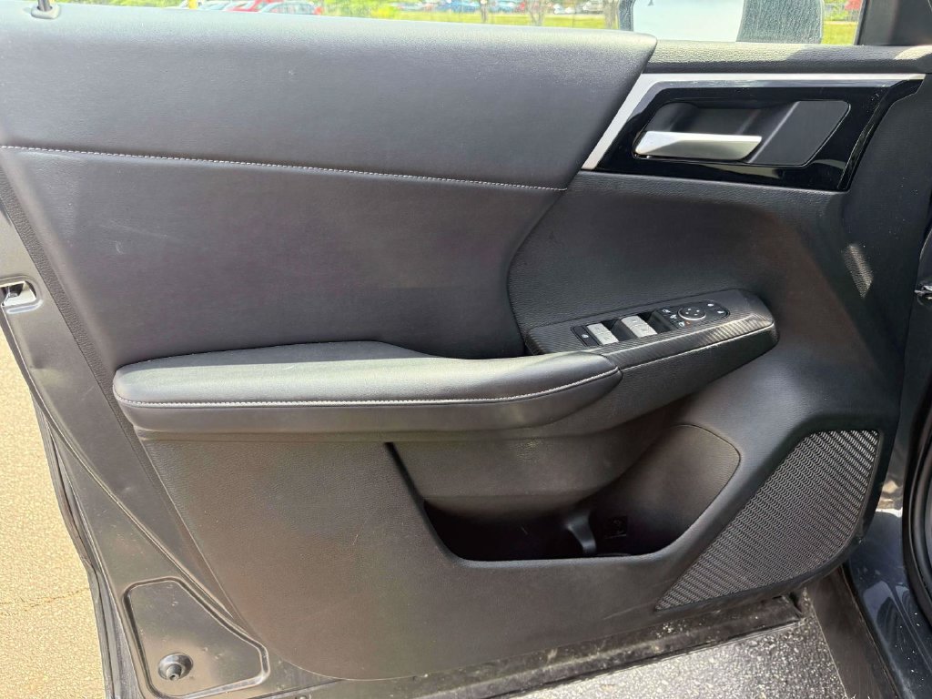 Used 2024 Mitsubishi Outlander SE Black Edition FWD image 15