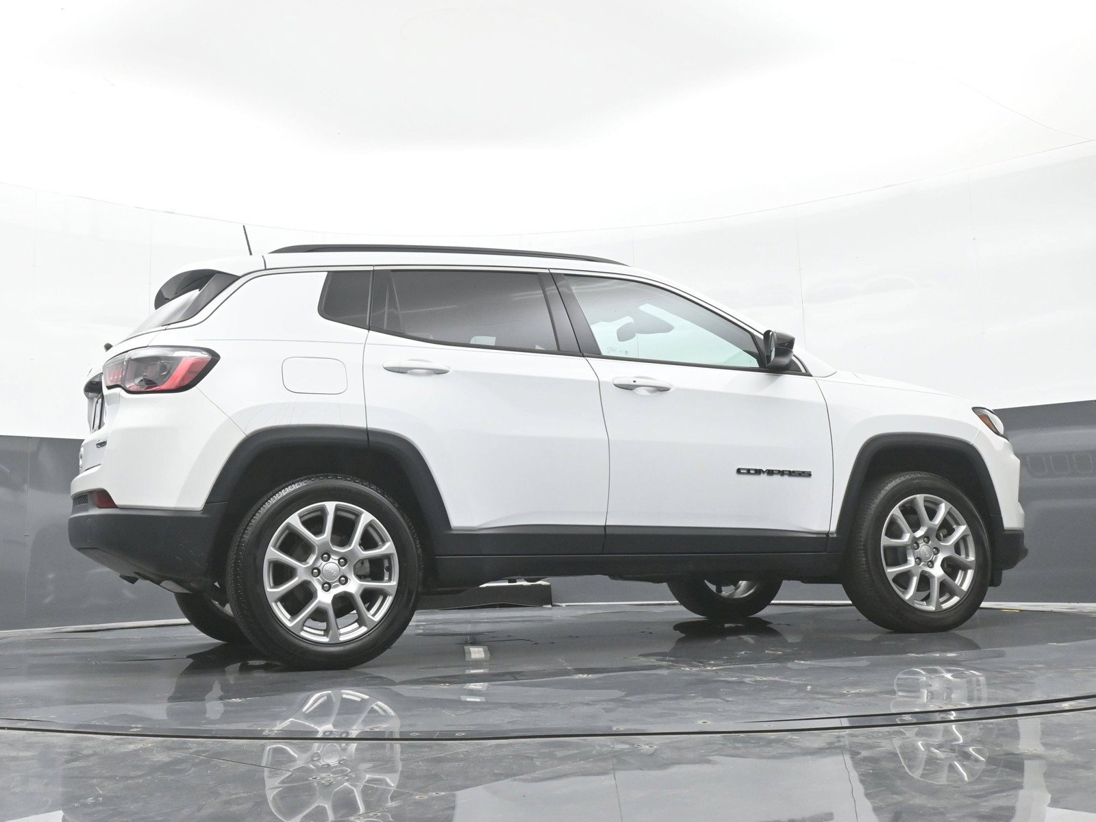 Used 2023 Jeep Compass Latitude AWD/4WD image 40