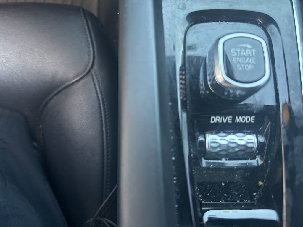 Used 2019 Volvo S60 T5 Momentum w/ Multimedia Package image 31