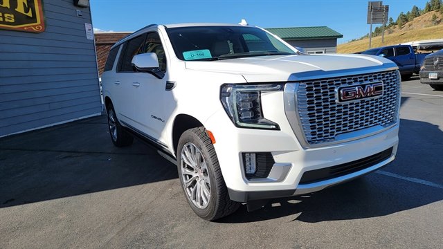Used 2021 GMC Yukon XL Denali w/ Denali Premium Package image 4