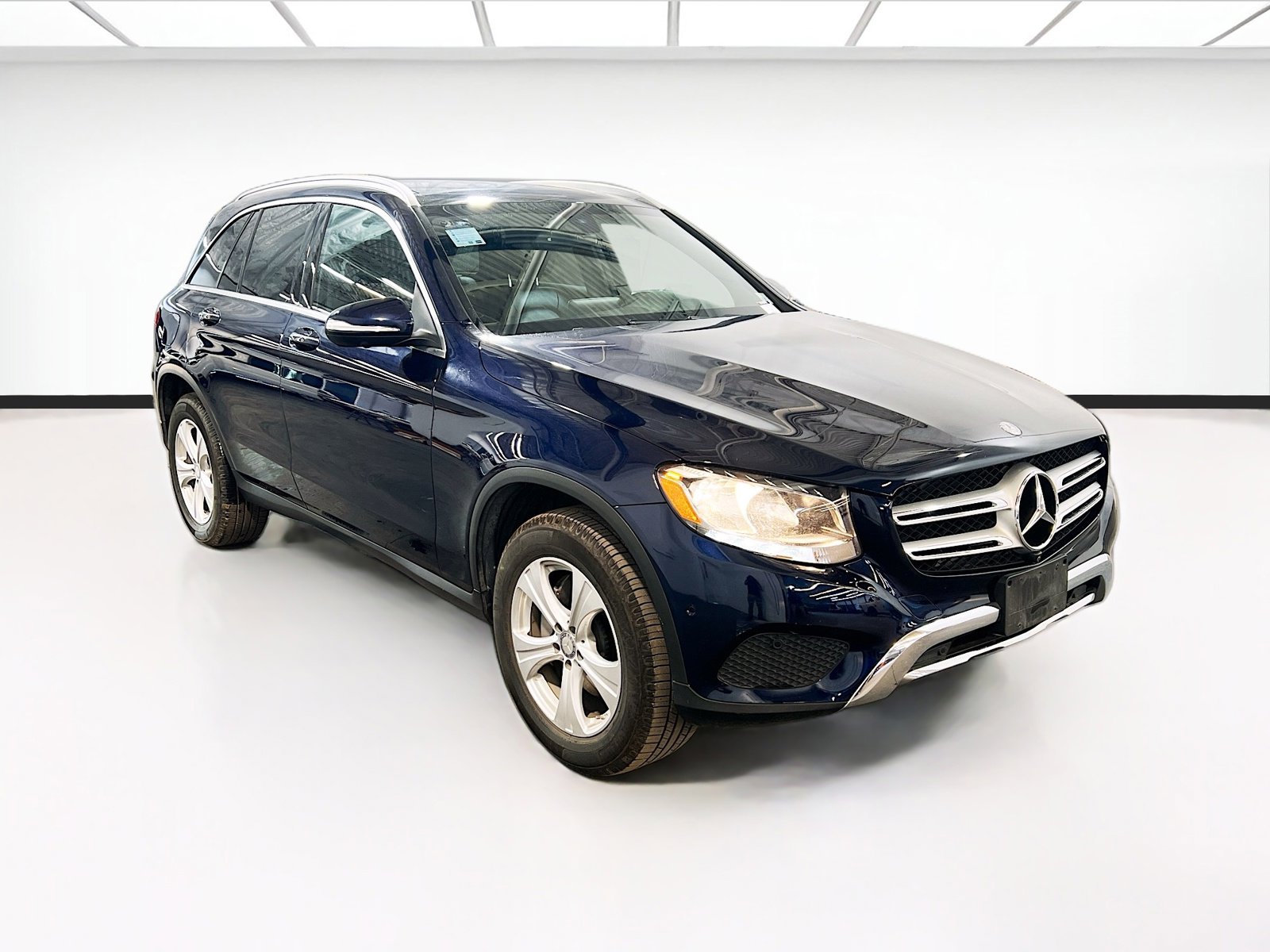 Used 2017 Mercedes-Benz GLC 300 4MATIC image 3