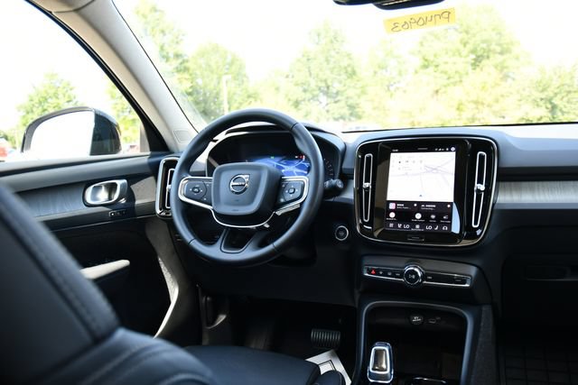 Certified 2026 Volvo XC40 B5 Plus AWD/4WD image 22