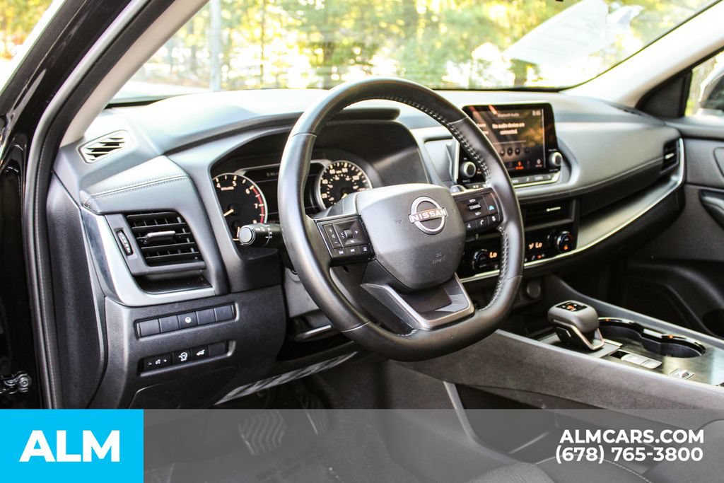 Used 2025 Nissan Rogue SV FWD image 21