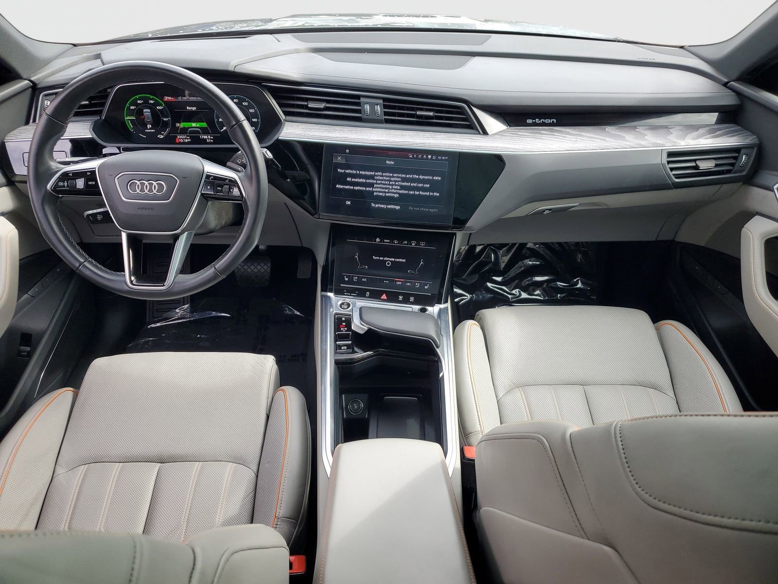 Used 2022 Audi e-tron Chronos image 11