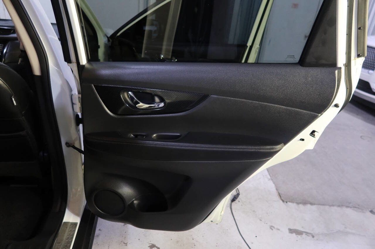 Used 2017 Nissan Rogue SL w/ SL Premium Package image 30