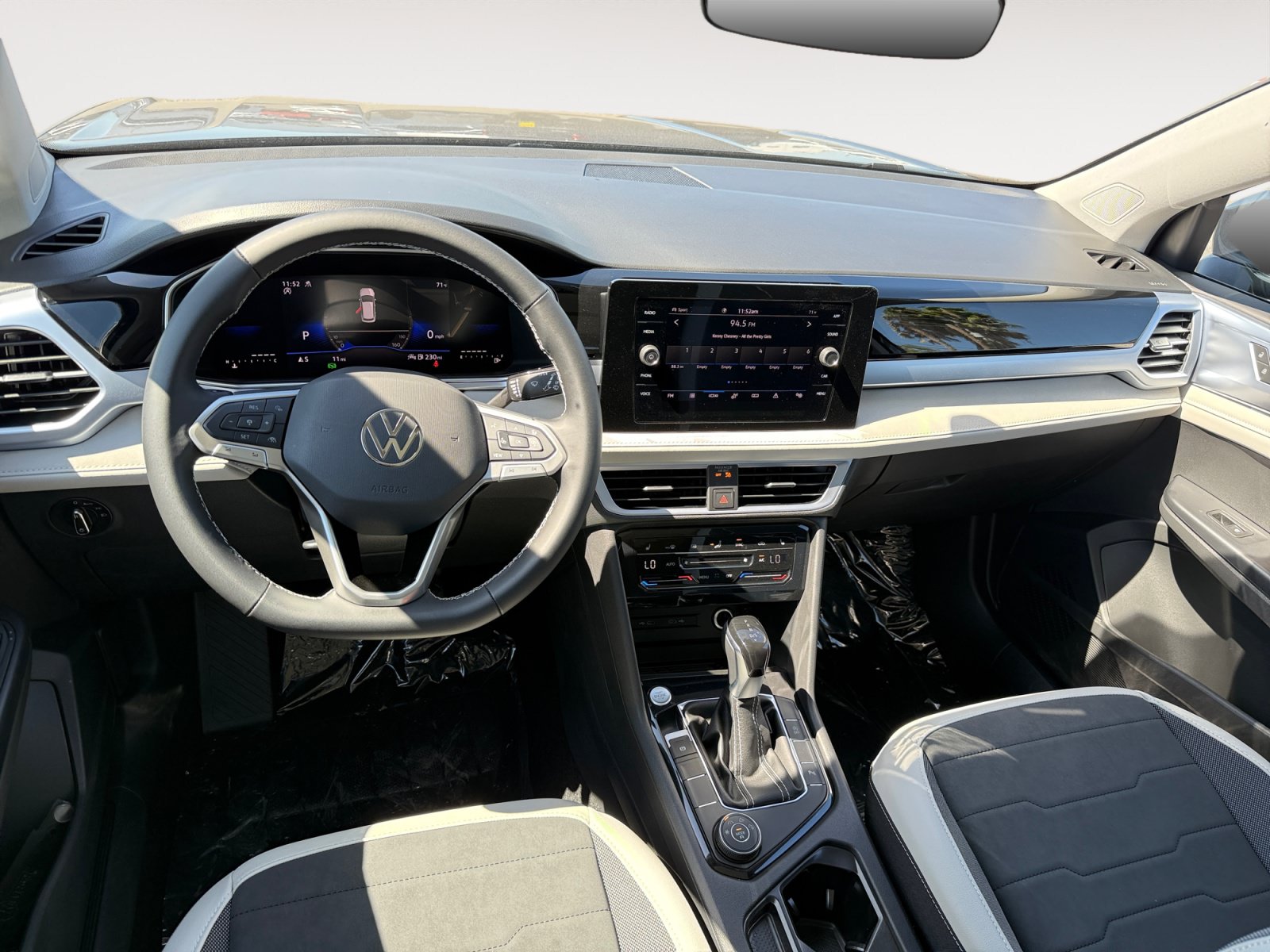 New 2026 Volkswagen Taos SE AWD/4WD image 15