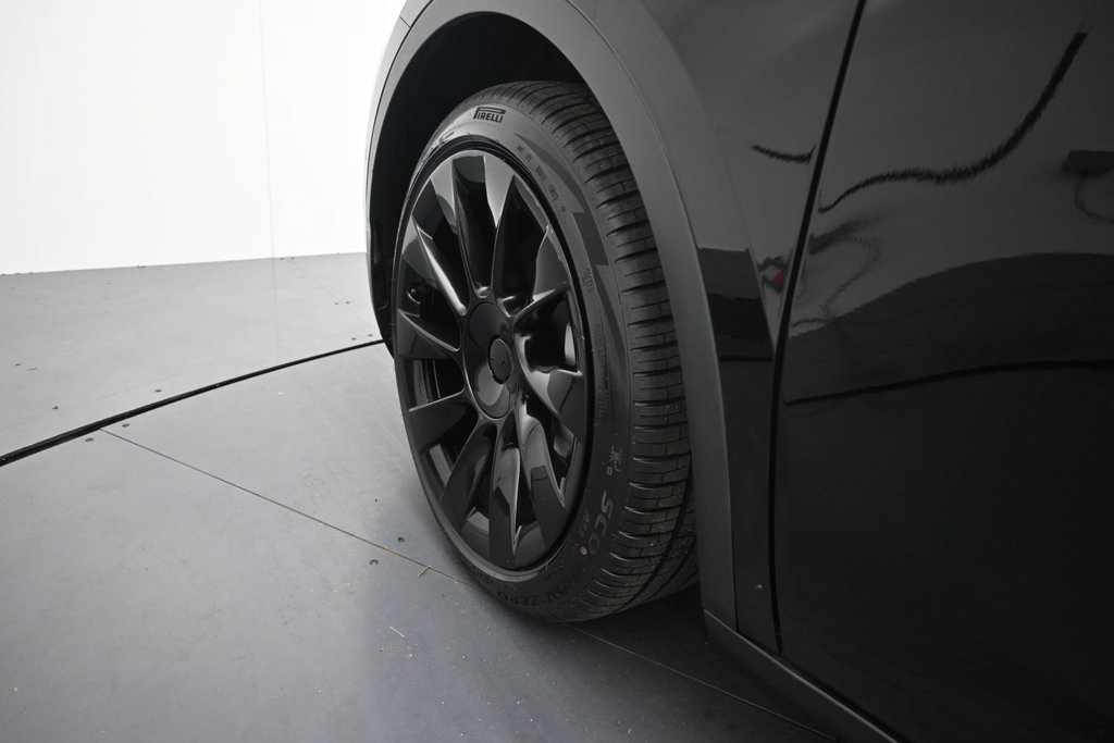 Used 2021 Tesla Model Y Long Range AWD/4WD image 11