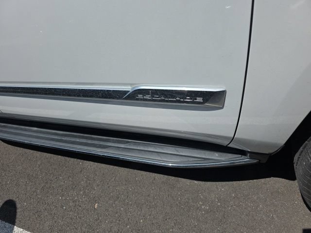 Used 2017 Cadillac Escalade ESV Luxury AWD/4WD image 5