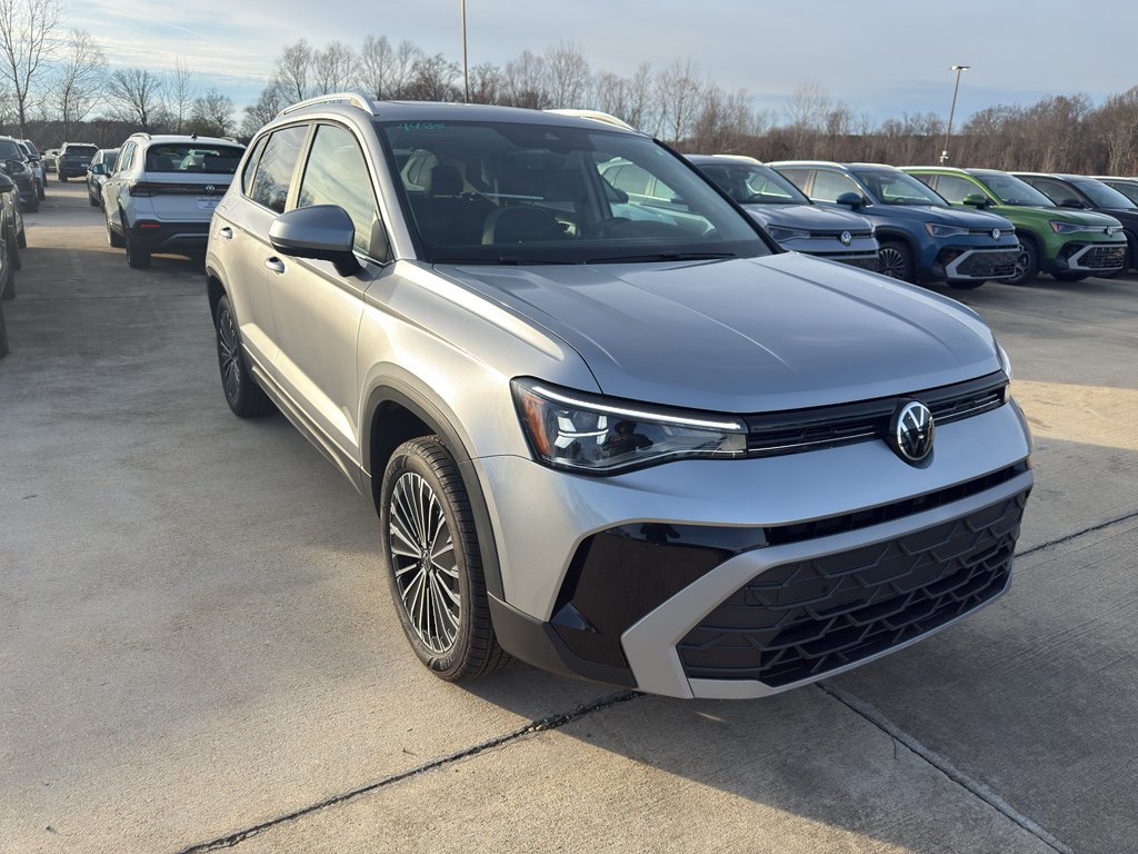 New 2026 Volkswagen Taos SE FWD image 3
