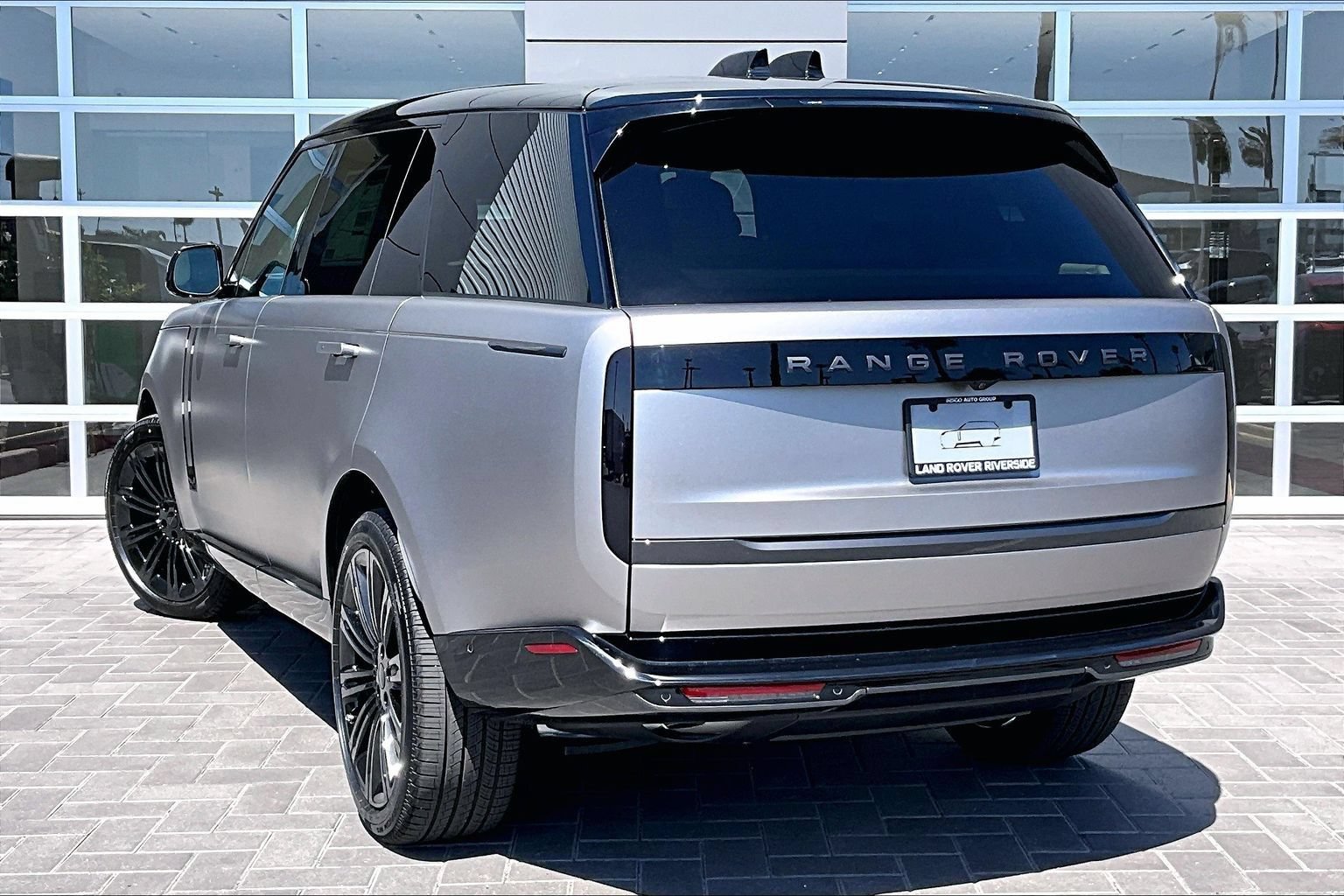 New 2026 Land Rover Range Rover Long Wheelbase SE AWD/4WD image 3