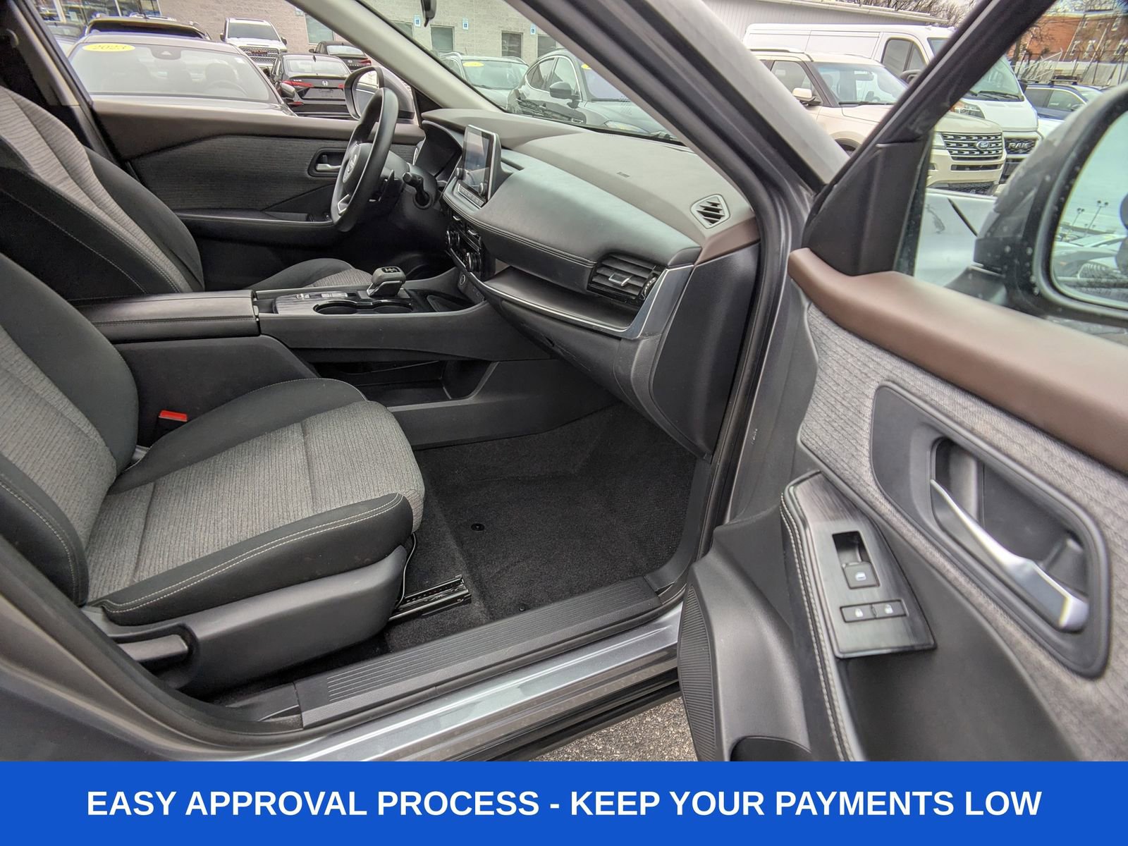 Used 2022 Nissan Rogue SV image 15