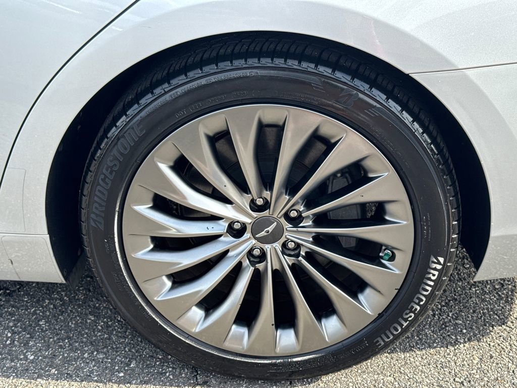 Used 2019 Genesis G90 3.3T Premium RWD image 18