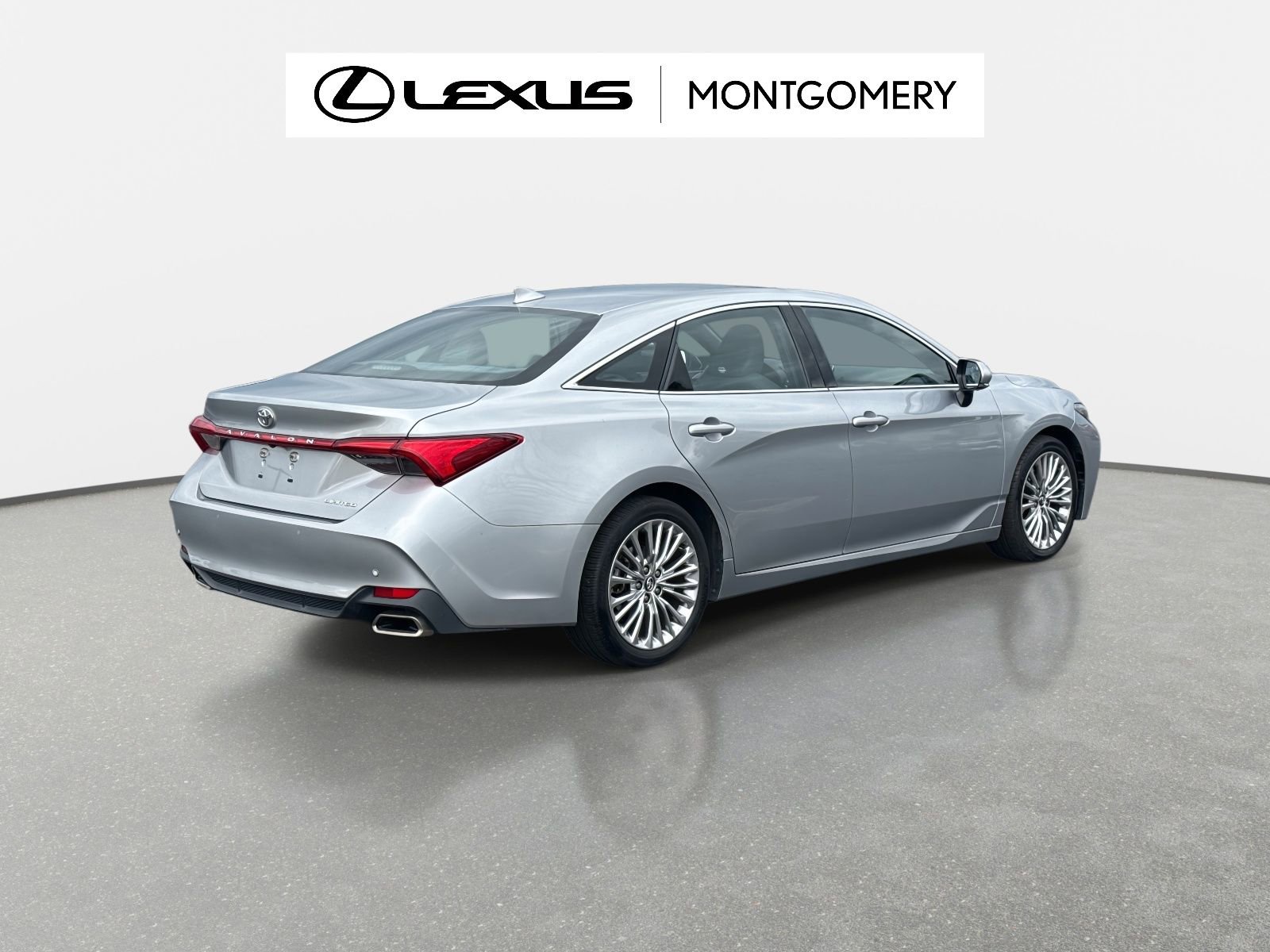 Used 2020 Toyota Avalon Limited image 3