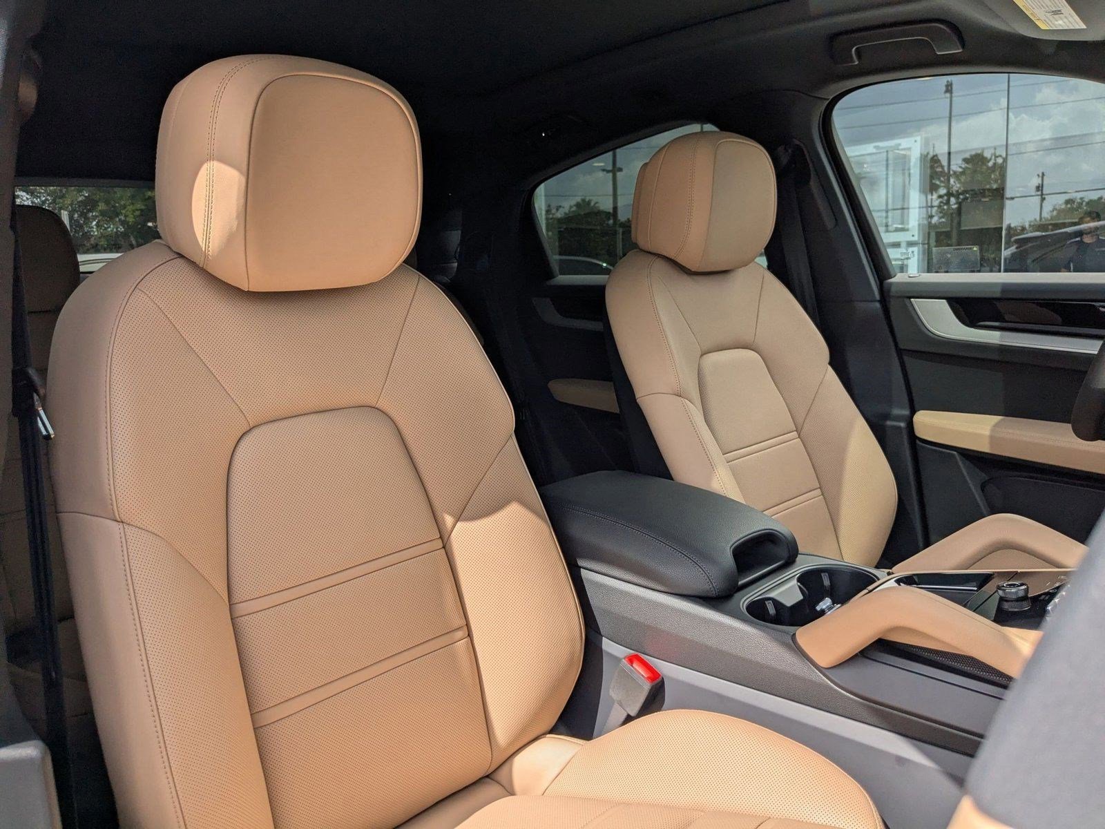 New 2025 Porsche Cayenne E-Hybrid Coupe AWD/4WD image 25