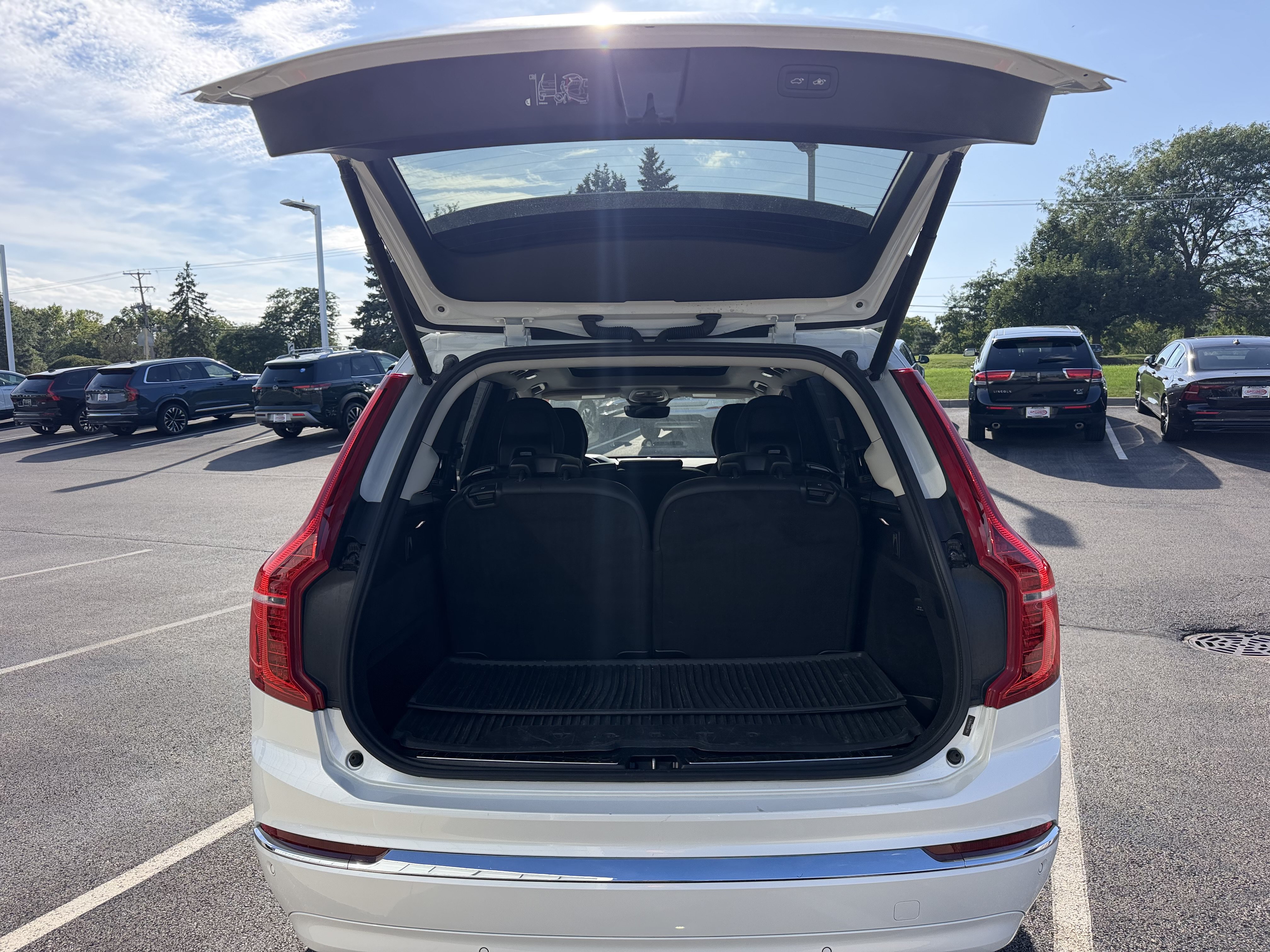 Used 2024 Volvo XC90 B5 Plus w/ Protection Package AWD/4WD image 11