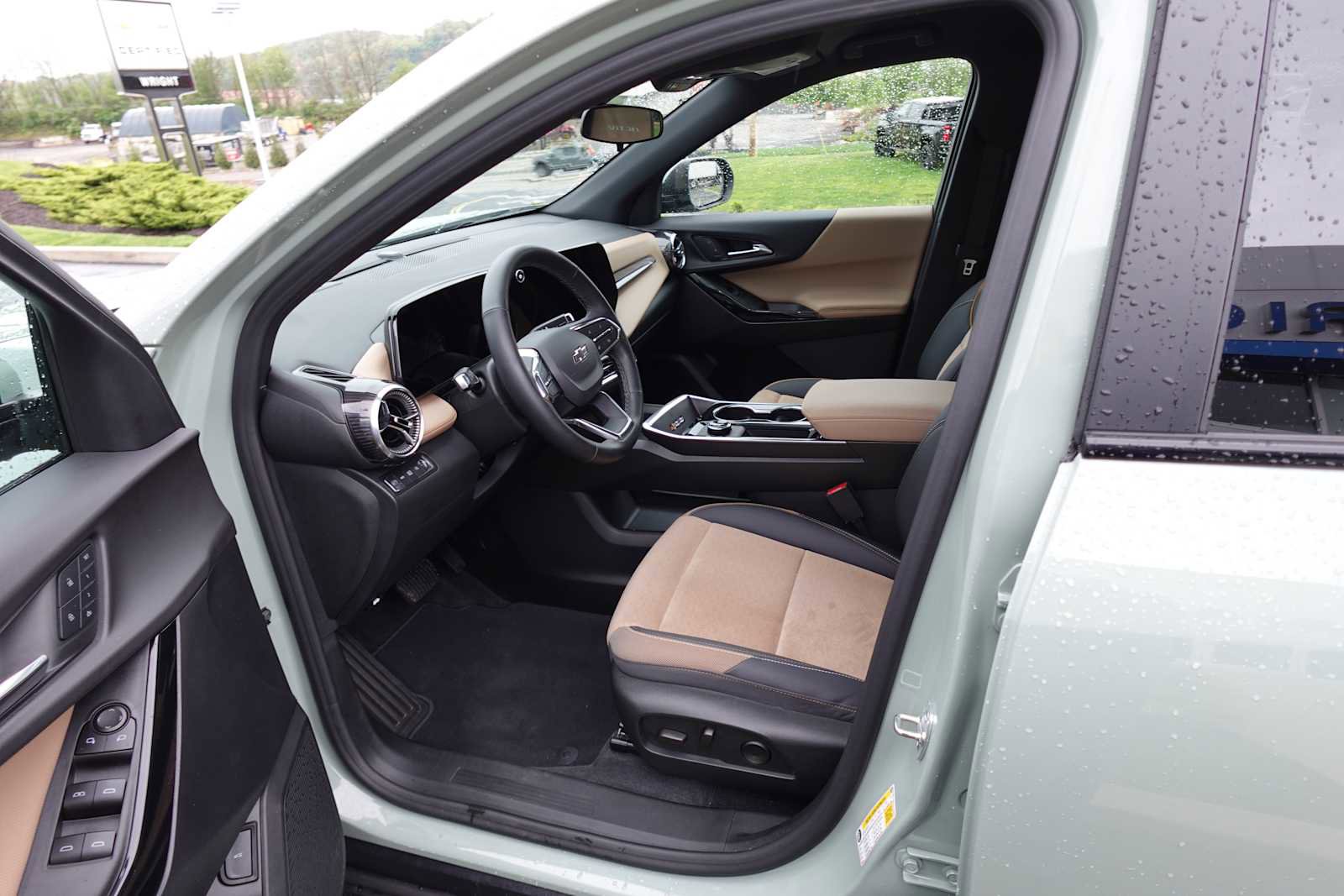 Used 2025 Chevrolet Equinox ACTIV w/ Convenience Package III AWD/4WD image 13