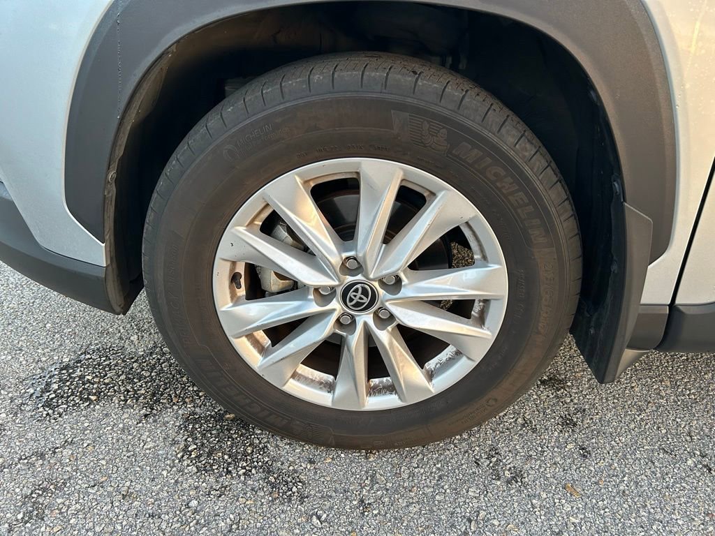 Used 2024 Toyota Corolla Cross LE image 9