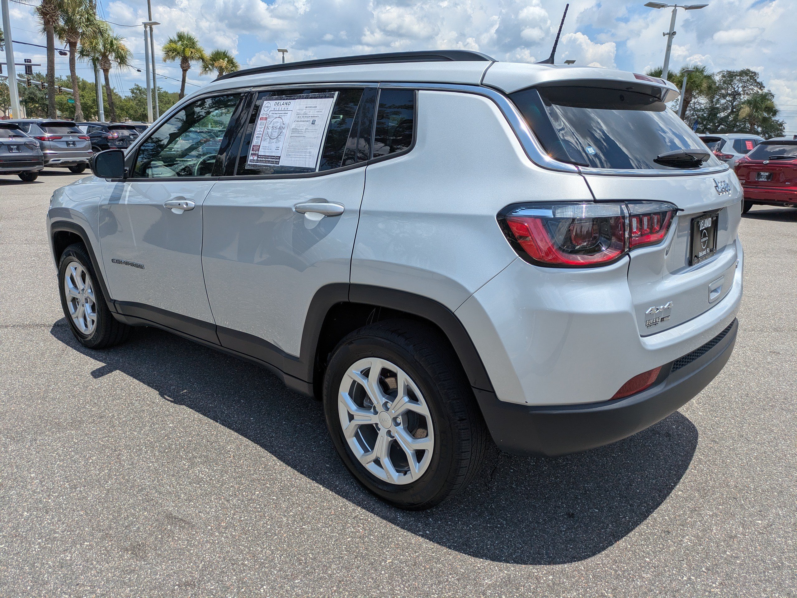 Used 2024 Jeep Compass Latitude AWD/4WD image 6