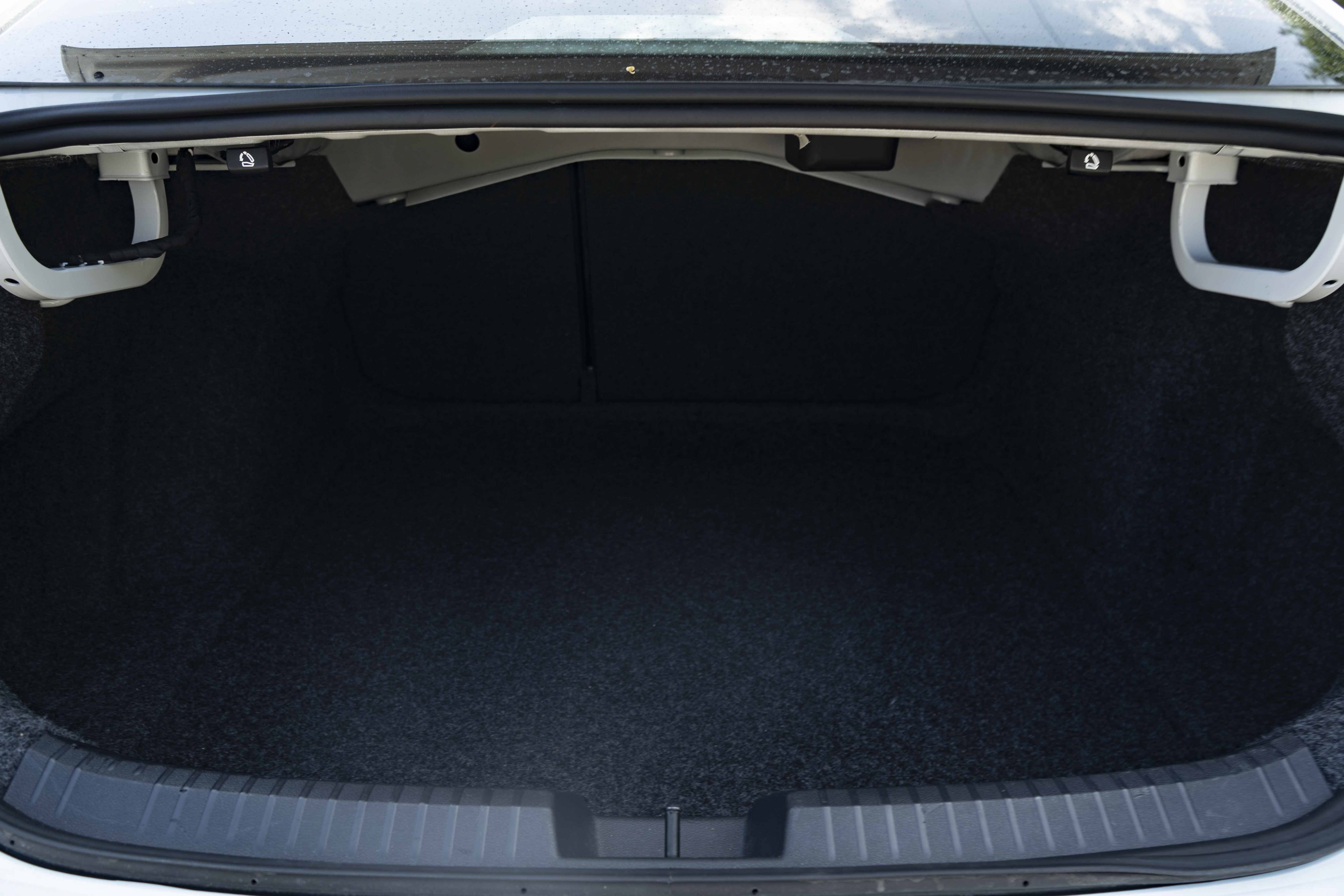 Certified 2025 Volkswagen Jetta S FWD image 38