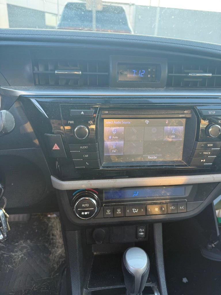 Used 2014 Toyota Corolla LE FWD image 2