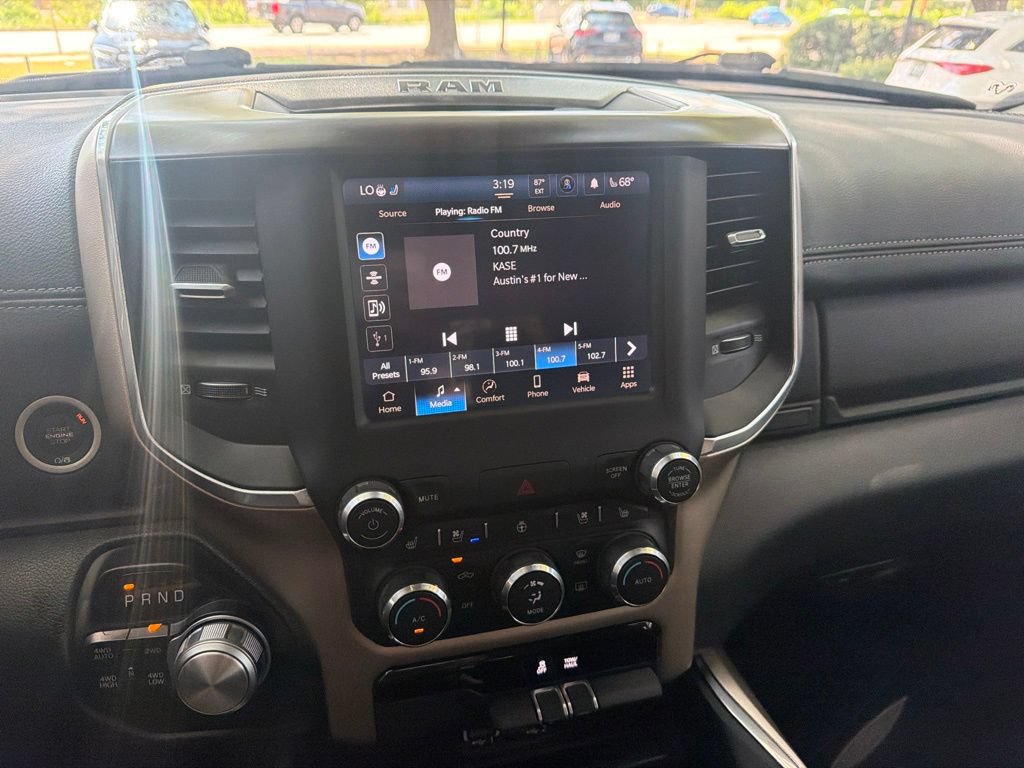 Used 2022 RAM 1500 Laramie AWD/4WD image 18