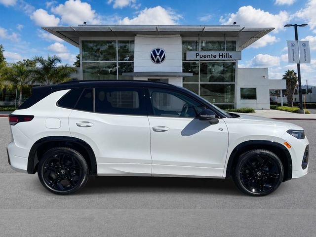 New 2026 Volkswagen Tiguan SE R-Line FWD image 3