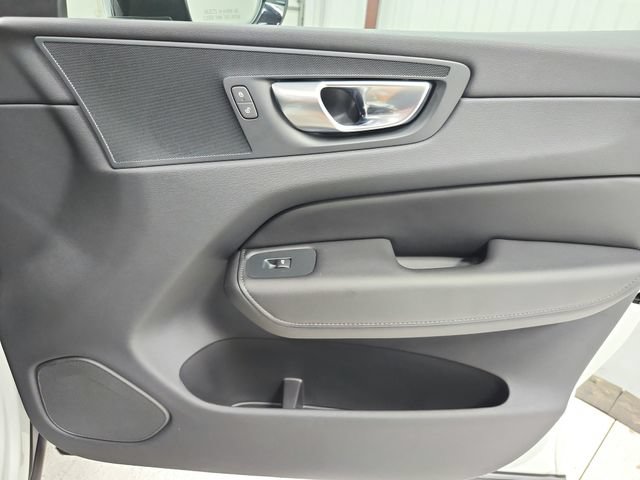 Used 2025 Volvo XC60 B5 Plus AWD/4WD image 39
