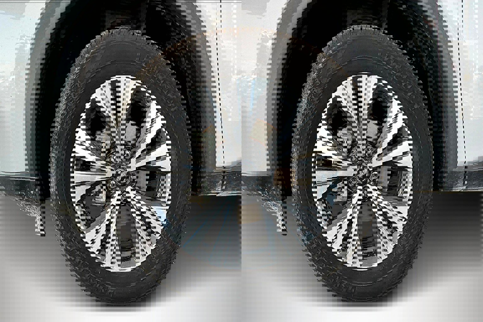 Used 2023 Nissan Rogue SV image 34