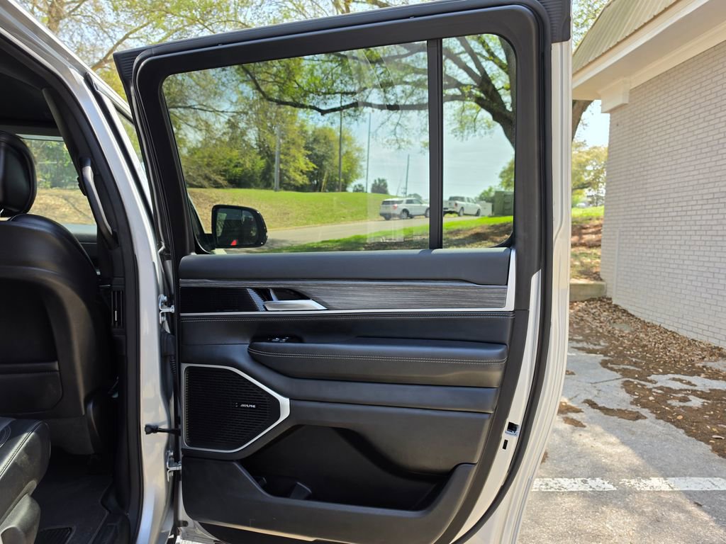 Used 2024 Jeep Wagoneer L Series II image 45