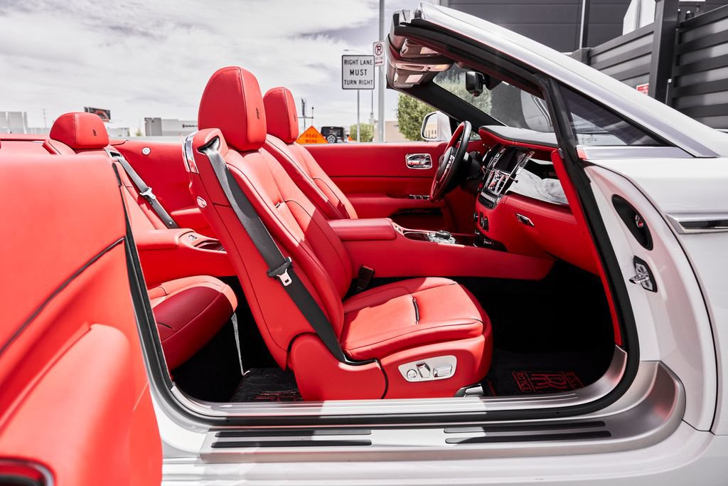 Used 2018 Rolls-Royce Dawn RWD image 25