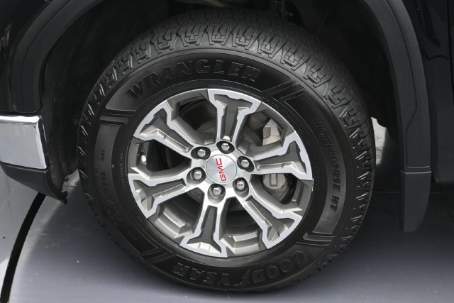 Used 2025 GMC Sierra 1500 SLT RWD image 7