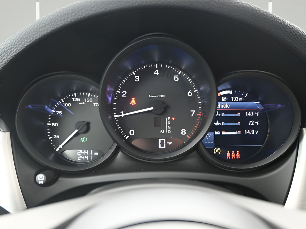 Certified 2026 Porsche Macan AWD/4WD image 19