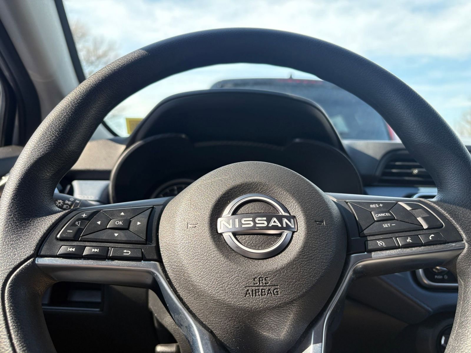 Used 2025 Nissan Versa SV FWD image 23