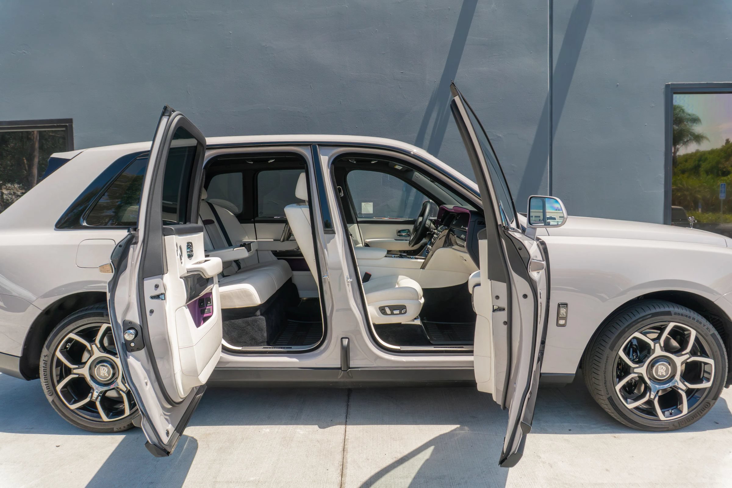 Used 2024 Rolls-Royce Cullinan Black Badge AWD/4WD image 57