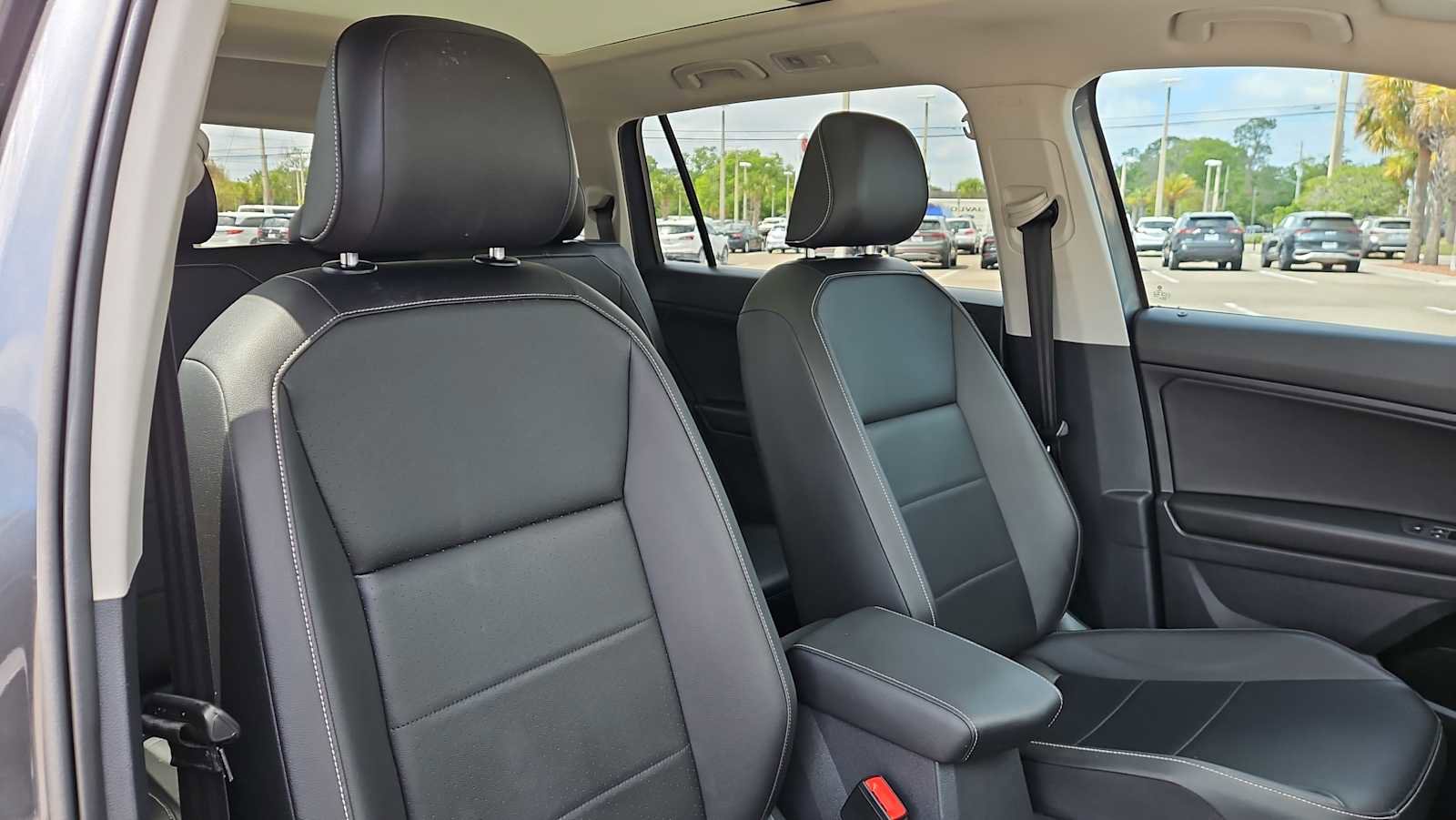 Used 2021 Volkswagen Tiguan SE w/ Panoramic Sunroof Package FWD image 27