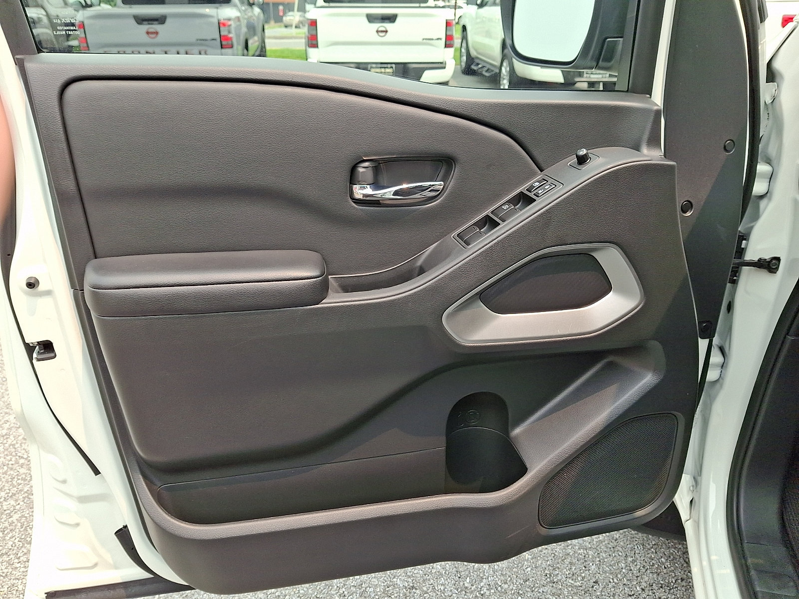 Certified 2025 Nissan Frontier SV AWD/4WD image 14