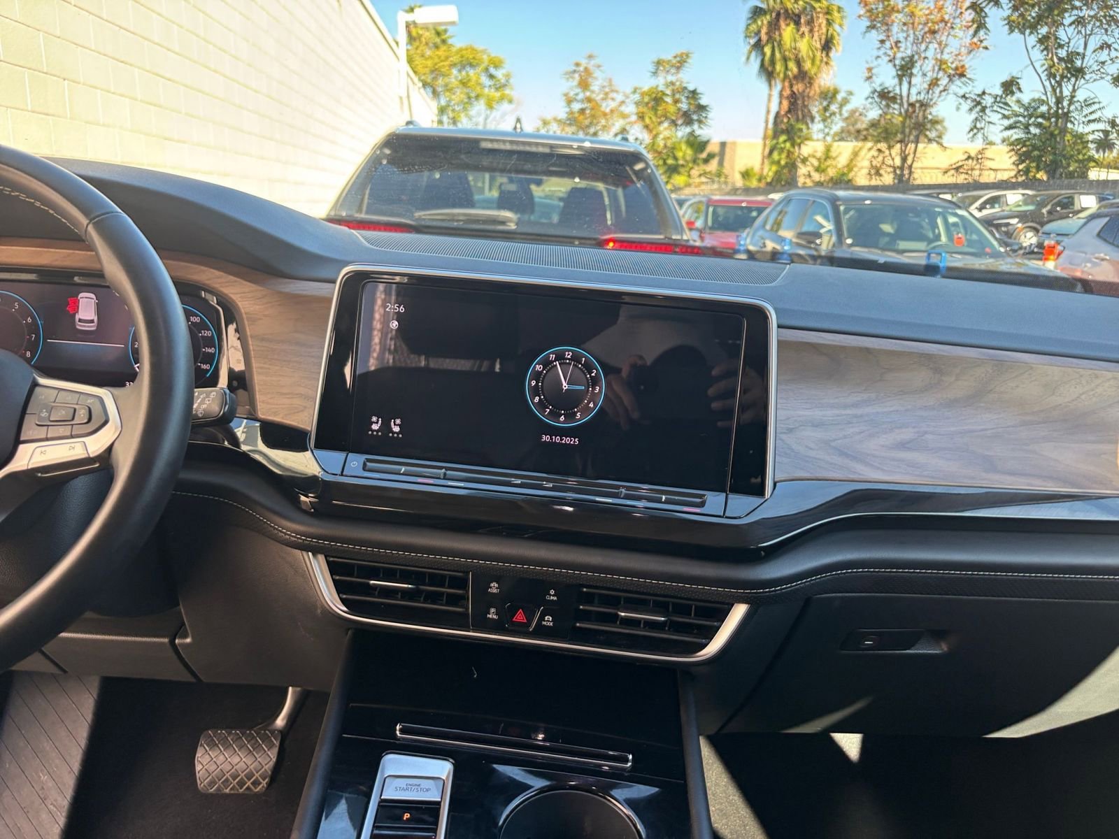 Used 2025 Volkswagen Atlas SE image 18