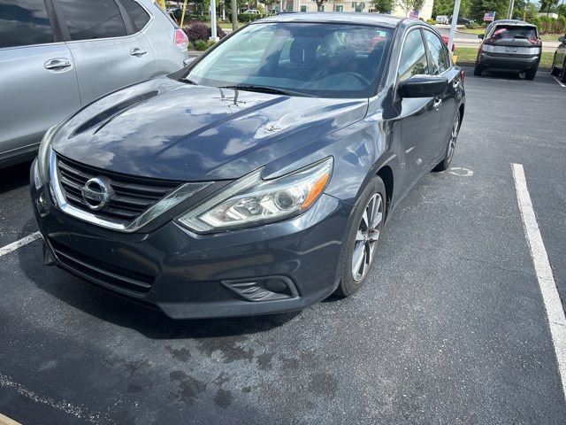 Used 2017 Nissan Altima 2.5 SV FWD image 1