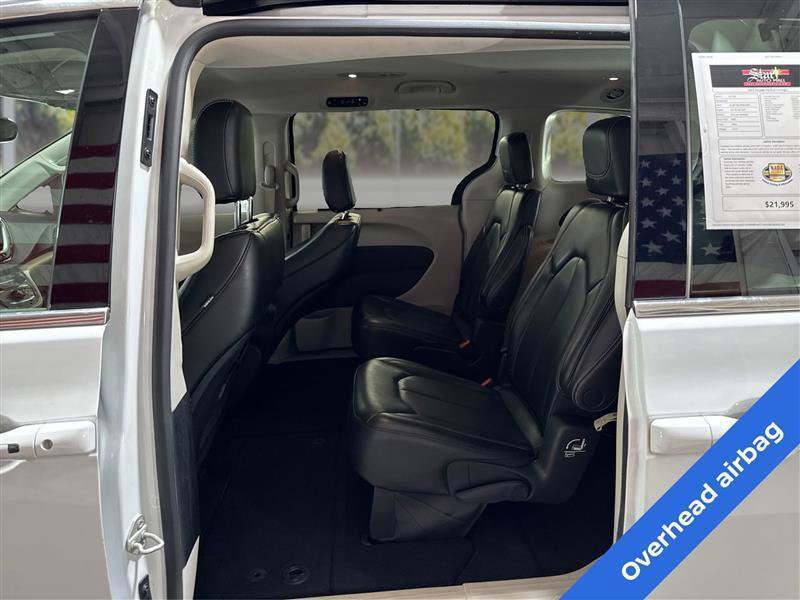 Used 2023 Chrysler Pacifica Touring-L FWD image 10