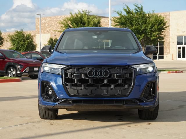 Used 2025 Audi SQ7 Prestige AWD/4WD image 2
