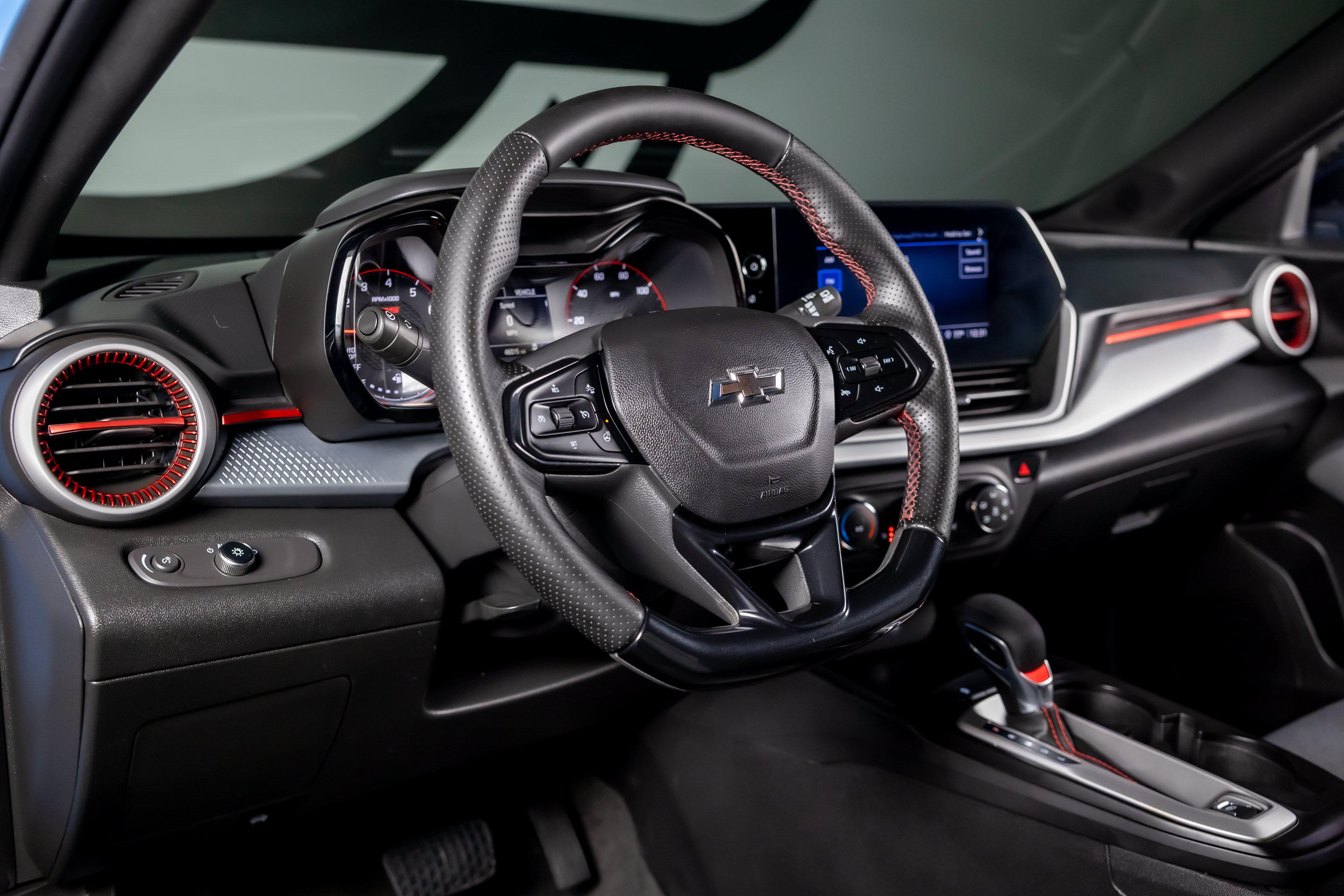 Used 2024 Chevrolet Trax RS FWD image 24