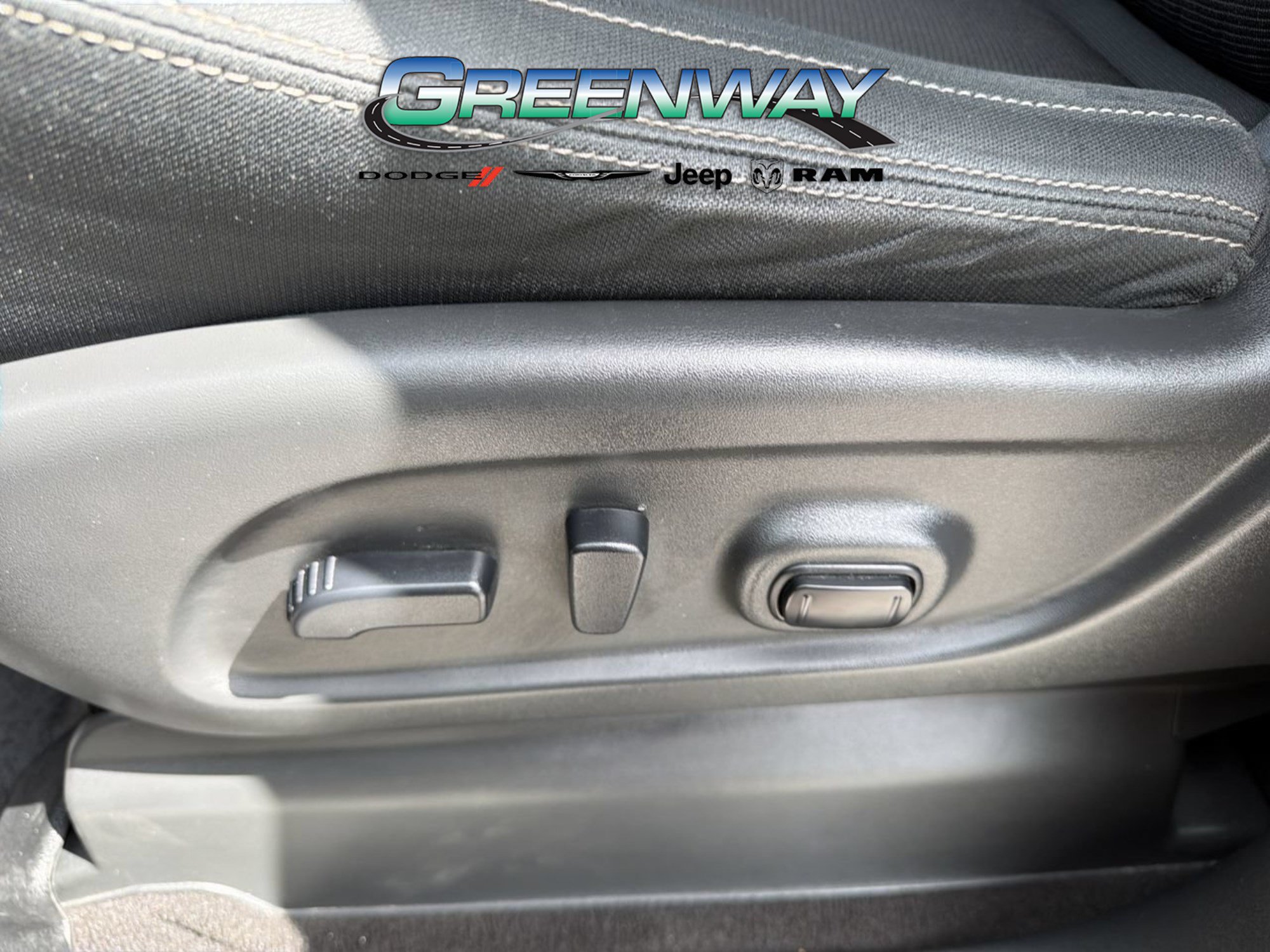 Used 2019 Nissan Titan SV w/ SV Convenience Package RWD image 19