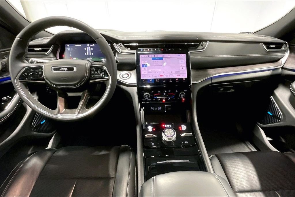 Used 2024 Jeep Grand Cherokee Overland w/ Luxury Tech Group IV image 18