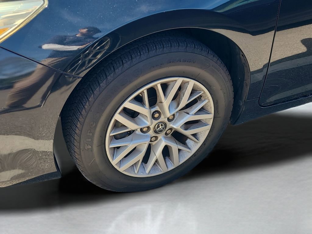 Used 2016 Toyota Camry LE image 6