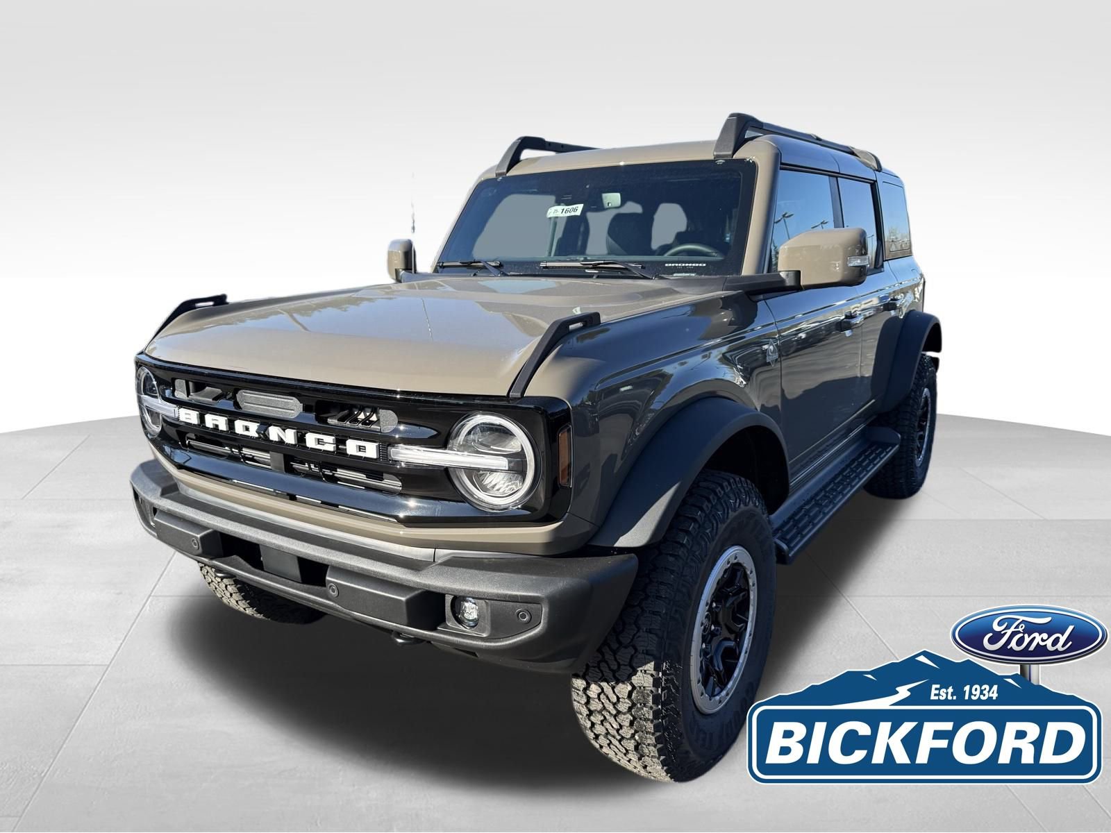 New 2025 Ford Bronco Outer Banks w/ Sasquatch Package AWD/4WD image 1
