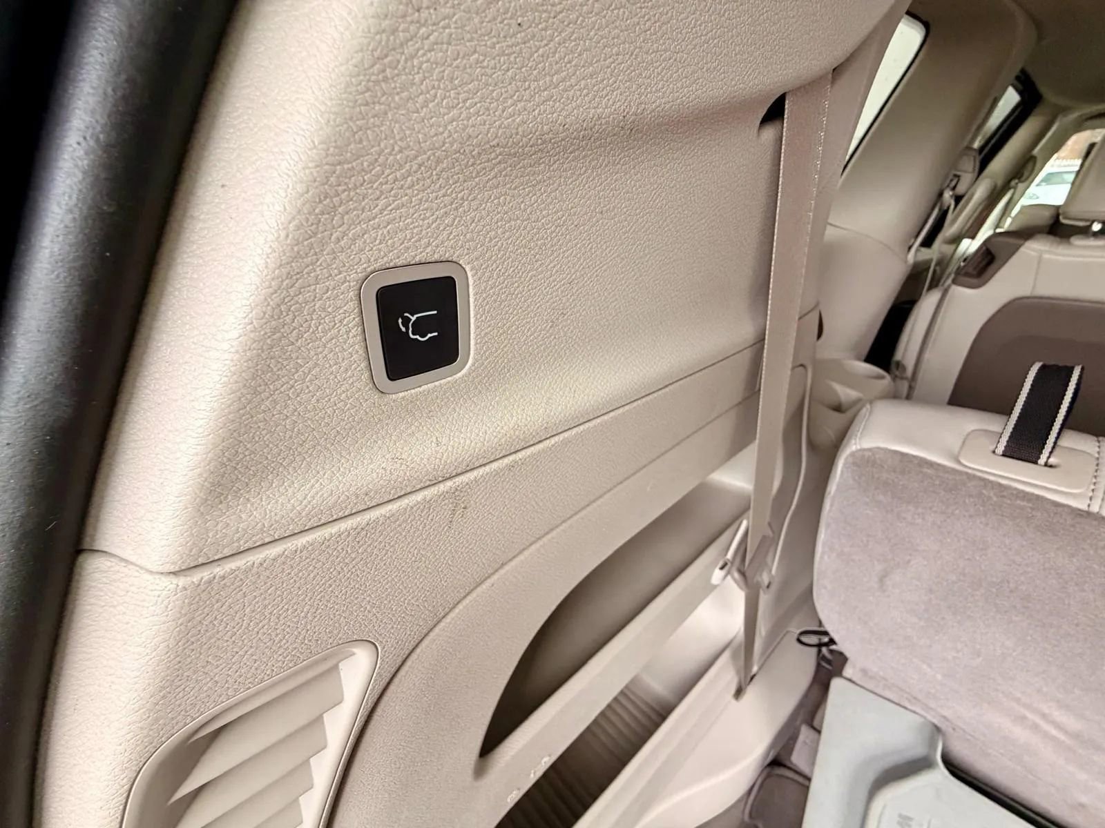 Used 2020 Chrysler Pacifica Touring-L Plus FWD image 8