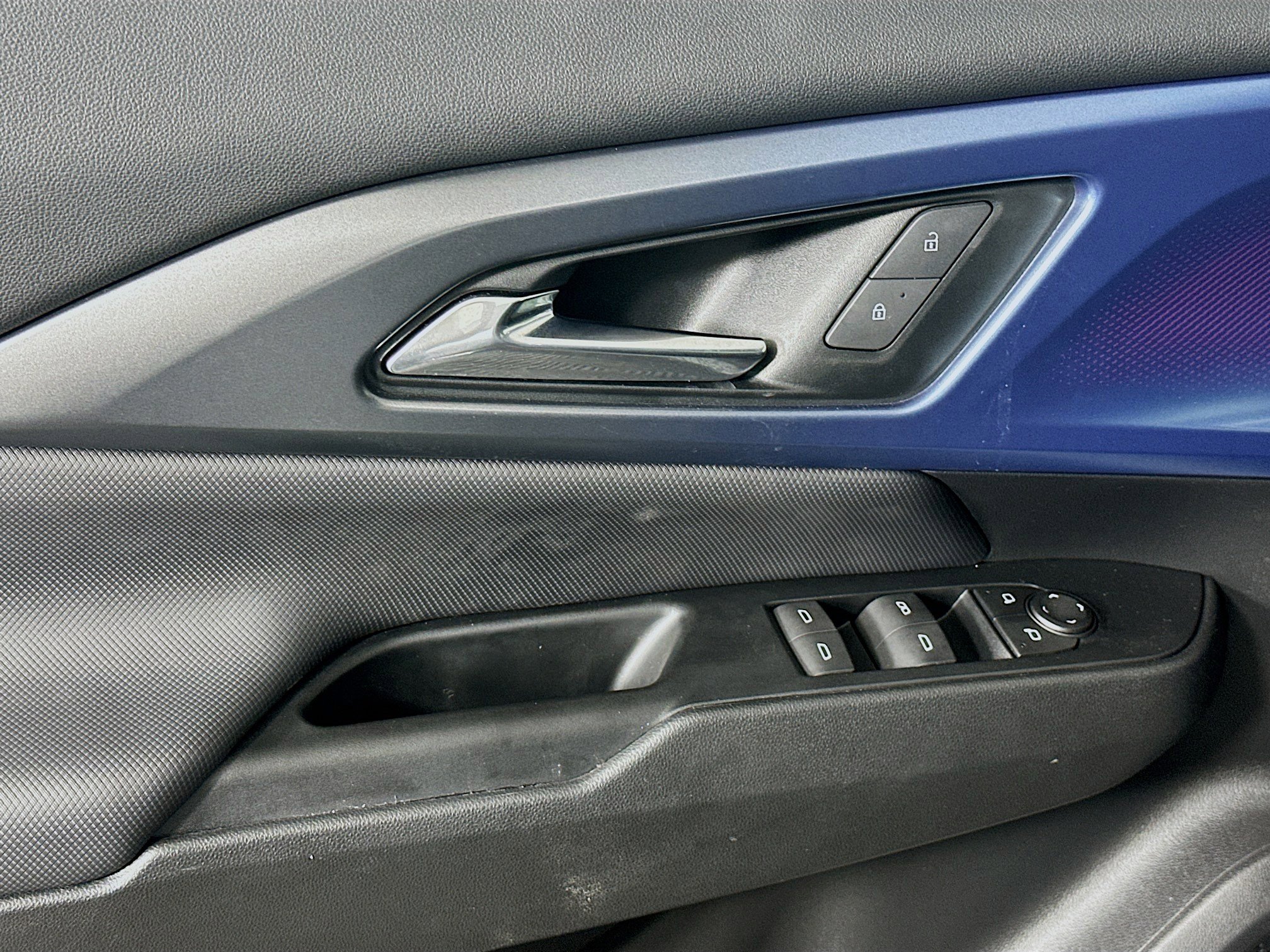 Used 2025 Chevrolet Equinox EV LT w/ Convenience Package image 15