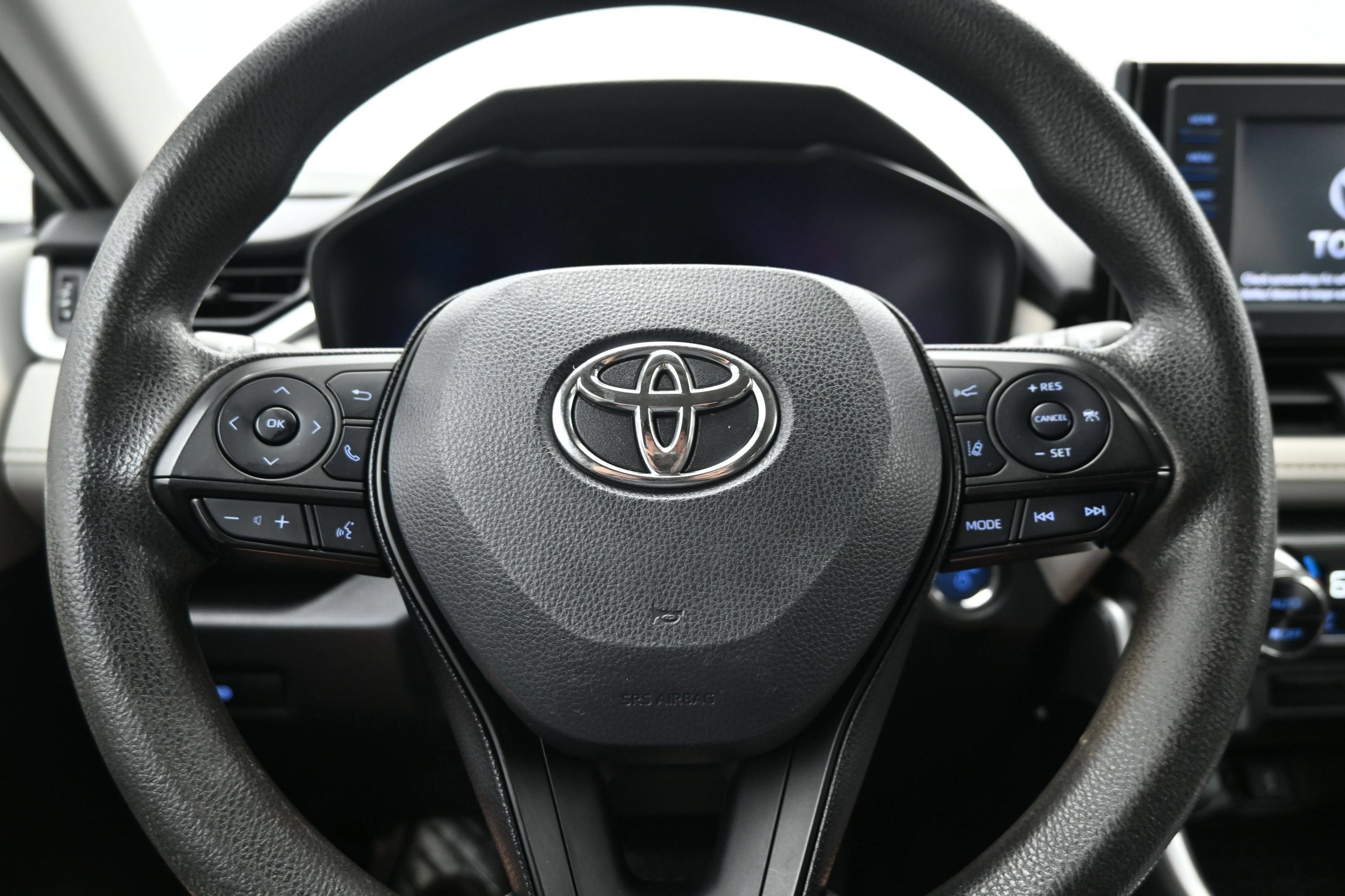 Used 2022 Toyota RAV4 XLE AWD/4WD image 10