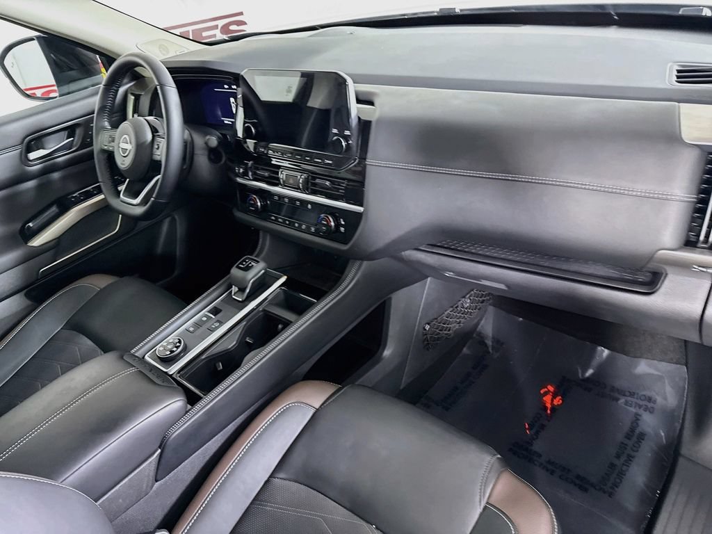 Certified 2025 Nissan Pathfinder Platinum w/ Cargo Package AWD/4WD image 37