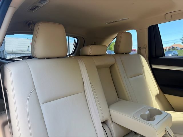 Used 2017 Toyota Highlander XLE AWD/4WD image 20